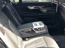 BMW M760Li xDrive V12 для трансферов из аэропортов и городов в Великобритании и Европе.