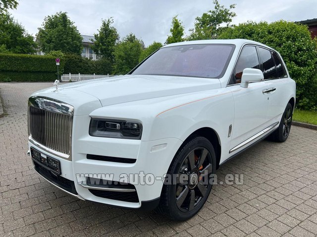 Rental Rolls-Royce Cullinan White in Edinburgh